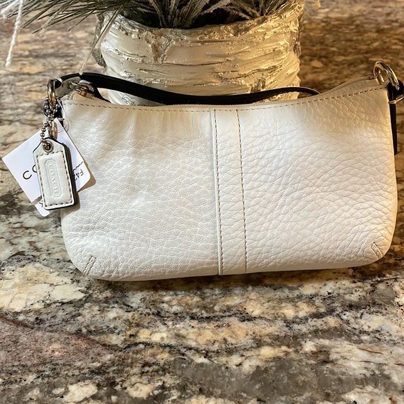 NWT Coach Pebble Leather Wristlet/ Mini Bag - Picture 2 of 6